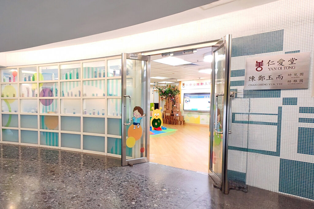 學校大門 School front door